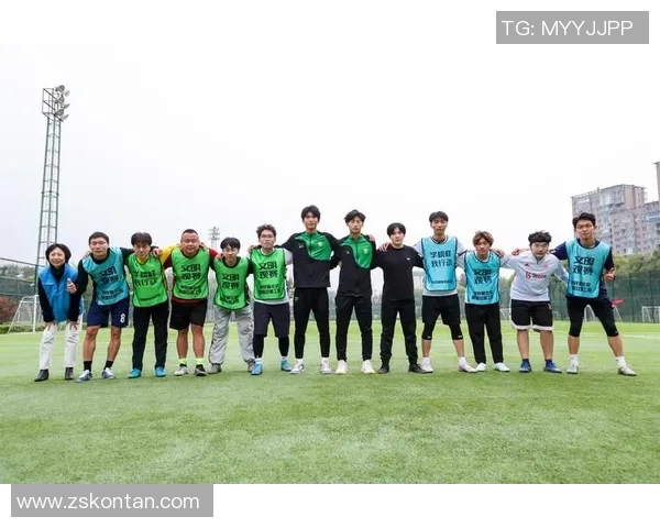 身高一米九的足球明星如何在绿茵场上展现非凡魅力与实力